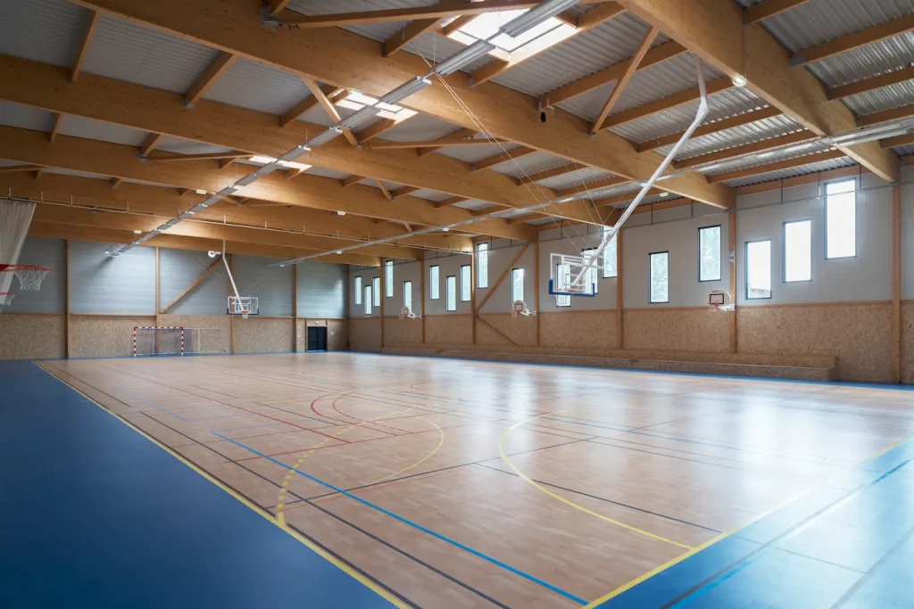 Construction d'un gymnase à Blain pour le collège St Laurent par fleconomie - salle intérieur