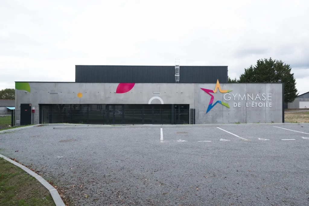 Construction d'un gymnase à Blain pour le collège St Laurent par fleconomie - façades