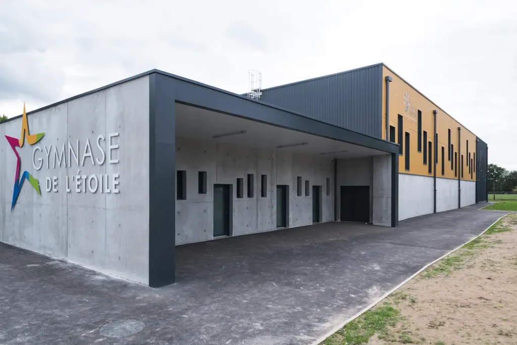 Construction d'un gymnase à Blain pour le collège St Laurent par fleconomie - façades