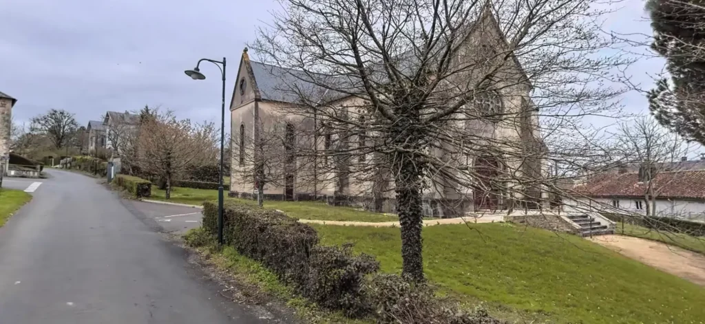 Travaux de mise en valeurs de l'espace public de la mairie, l'école et l'église de Faymoreau - église