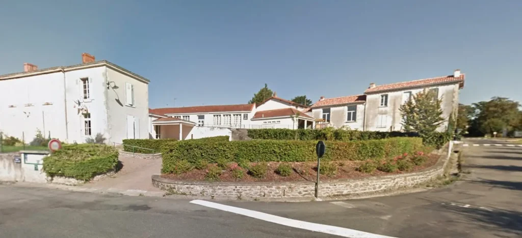 Travaux de mise en valeurs de l'espace public de la mairie, l'école et l'église de Faymoreau - existant